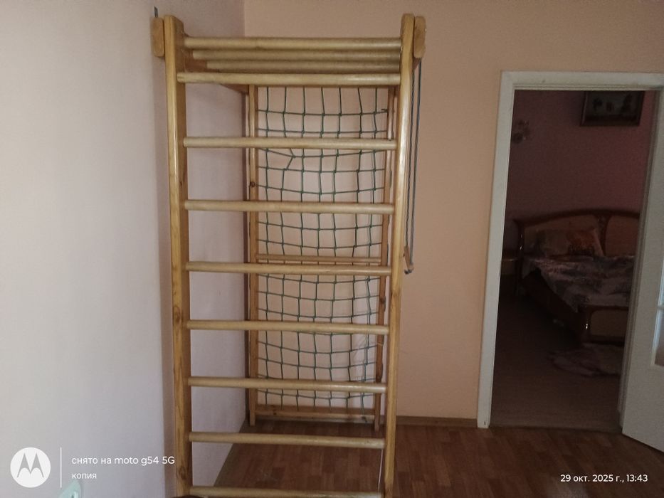 Шведська стінка для спортивних вправ