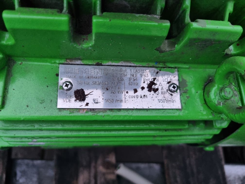 Pompy hydrauliczne 11kW i 7,5kW.