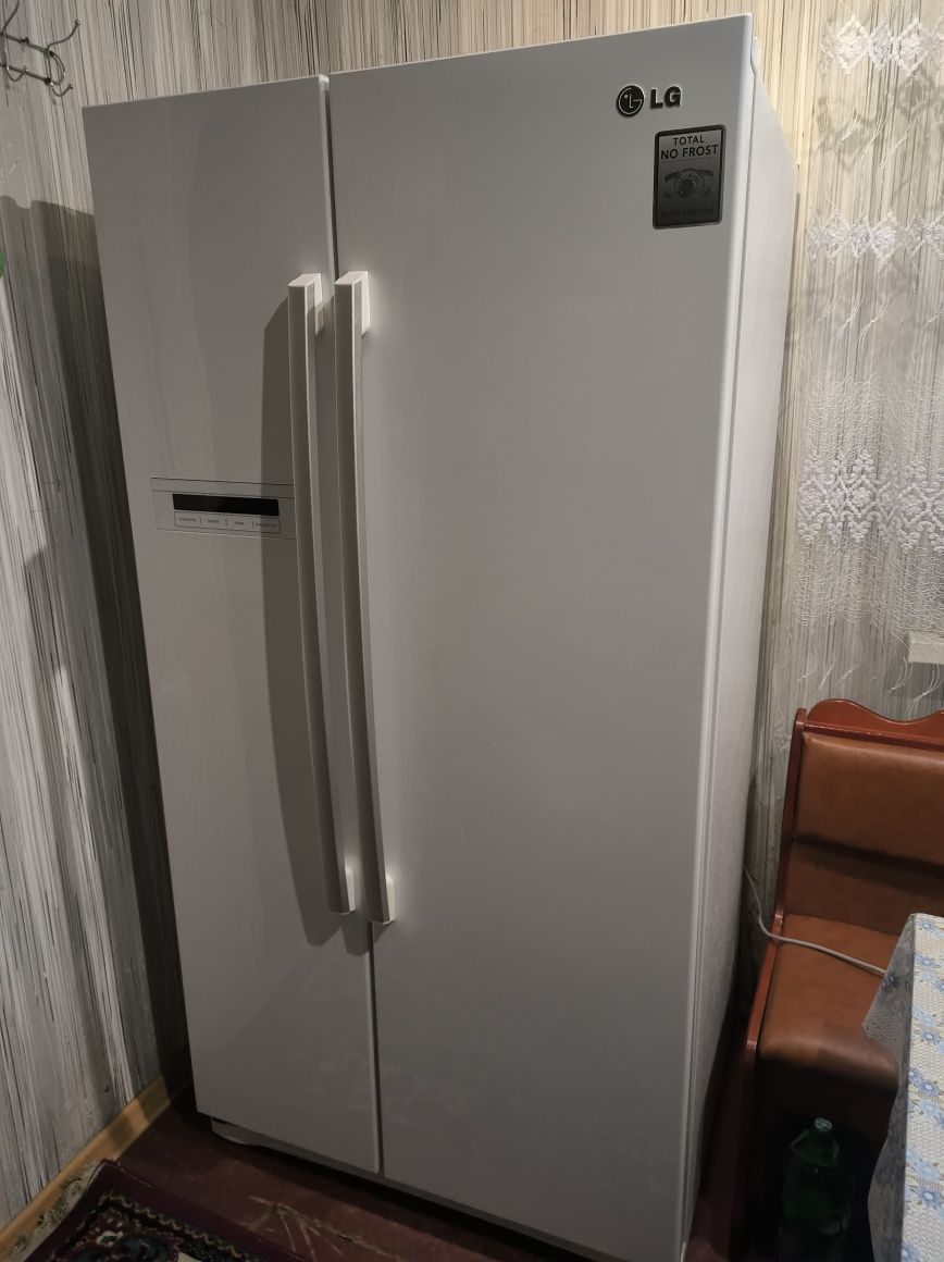 Двохдверний холодильник No Frost сухої заморозки новий стан