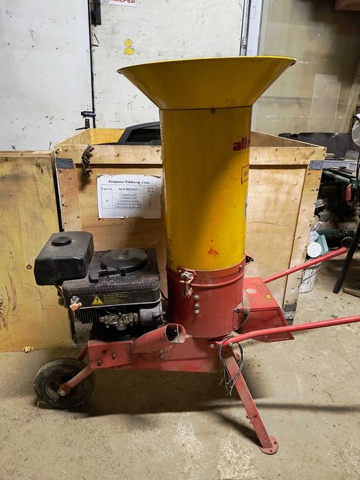 Rozdrabniacz do gałęzi AS Motors spalinowy