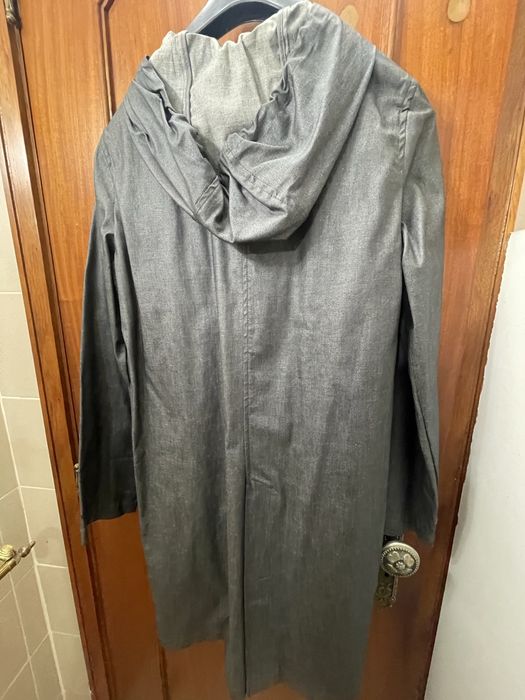 Parka cinzenta com capuz