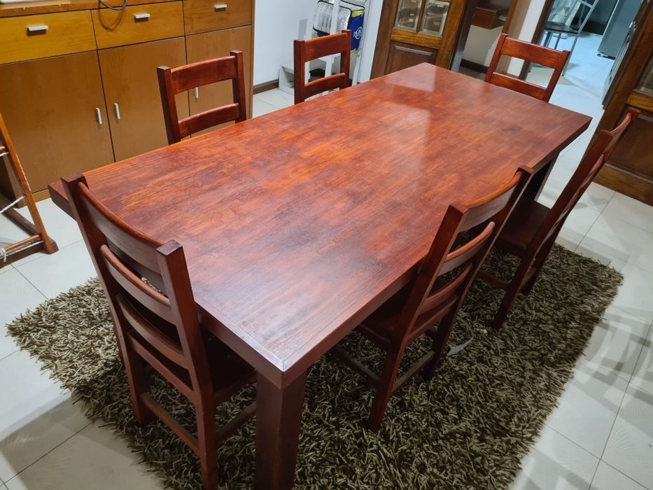 Mesa de sala com 6 cadeiras