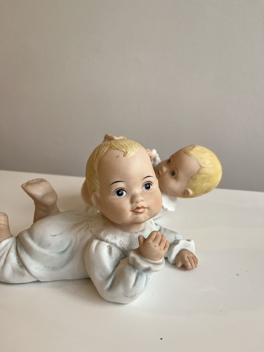Conhunto Figuras Porcelana Biscuit- Italia- Bebe piano