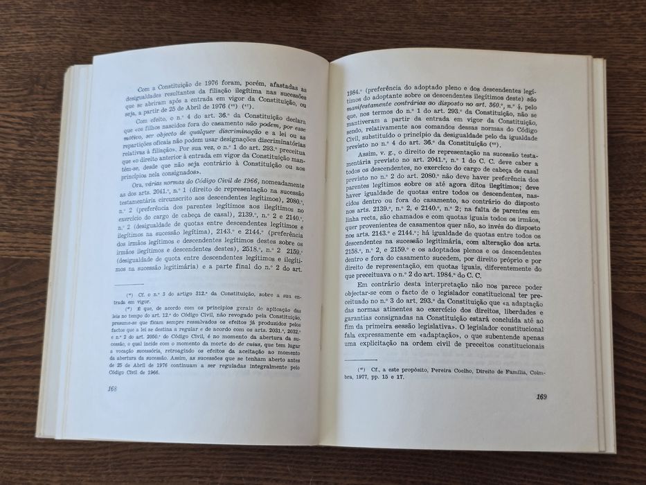 Livros jurídicos / Direito / 1 = 5€ / 10 = 40€