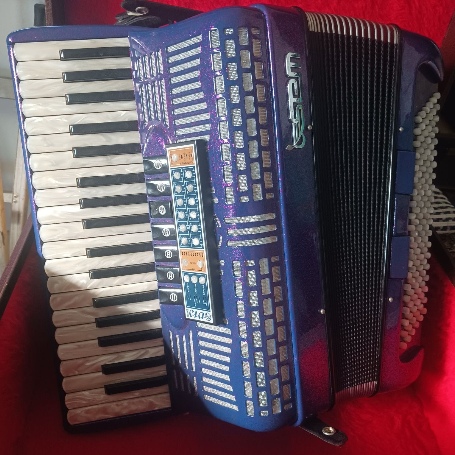 Vendo acordeão eletrónico