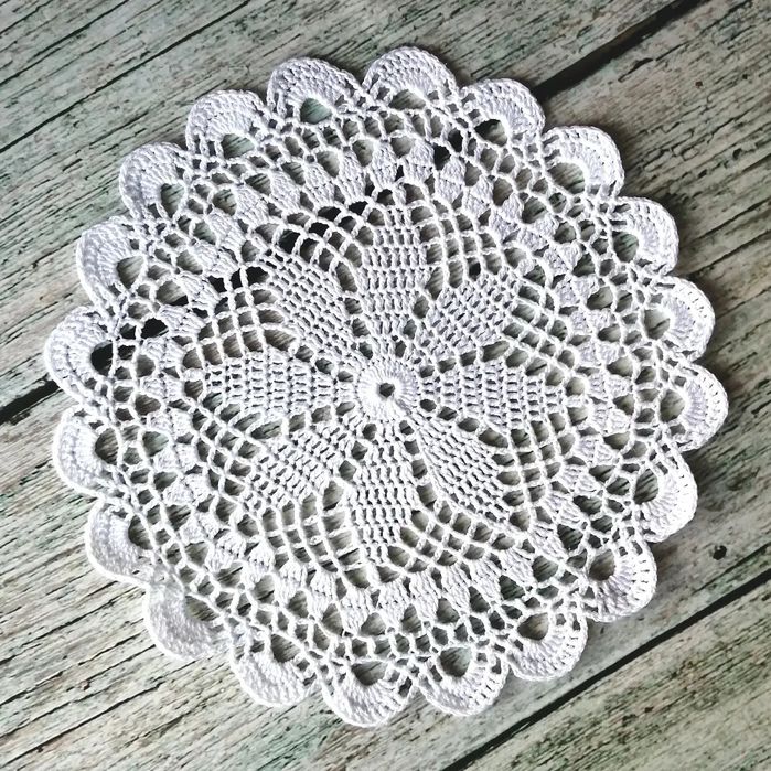 Serwetka szydełkowa 26 cm