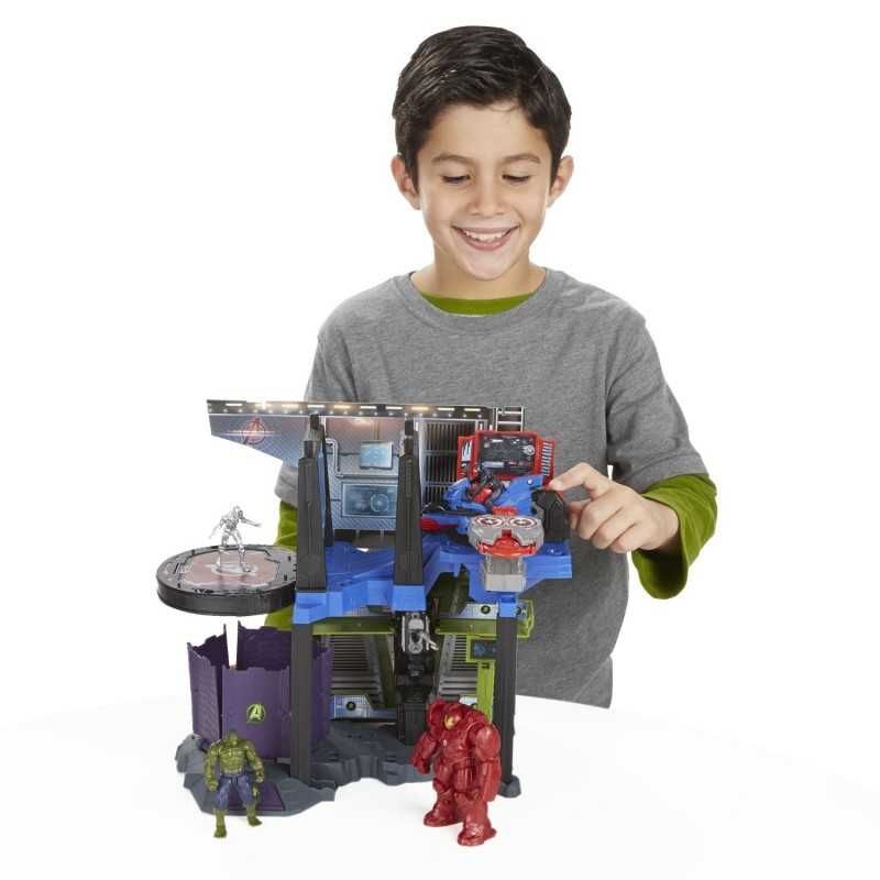 Супергерой 15 см от Hasbro