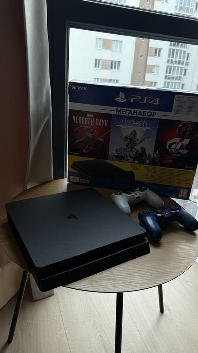 PlayStation 4 Slim 1TB (PS4 Slim)