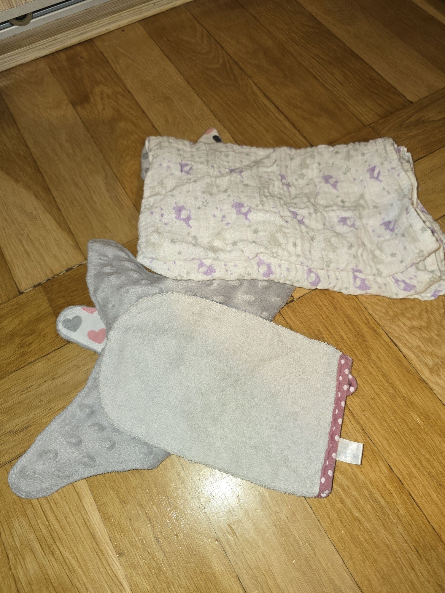 Zestaw: przytulanka królik, pieluszka muślinowa i myjka BabyOno