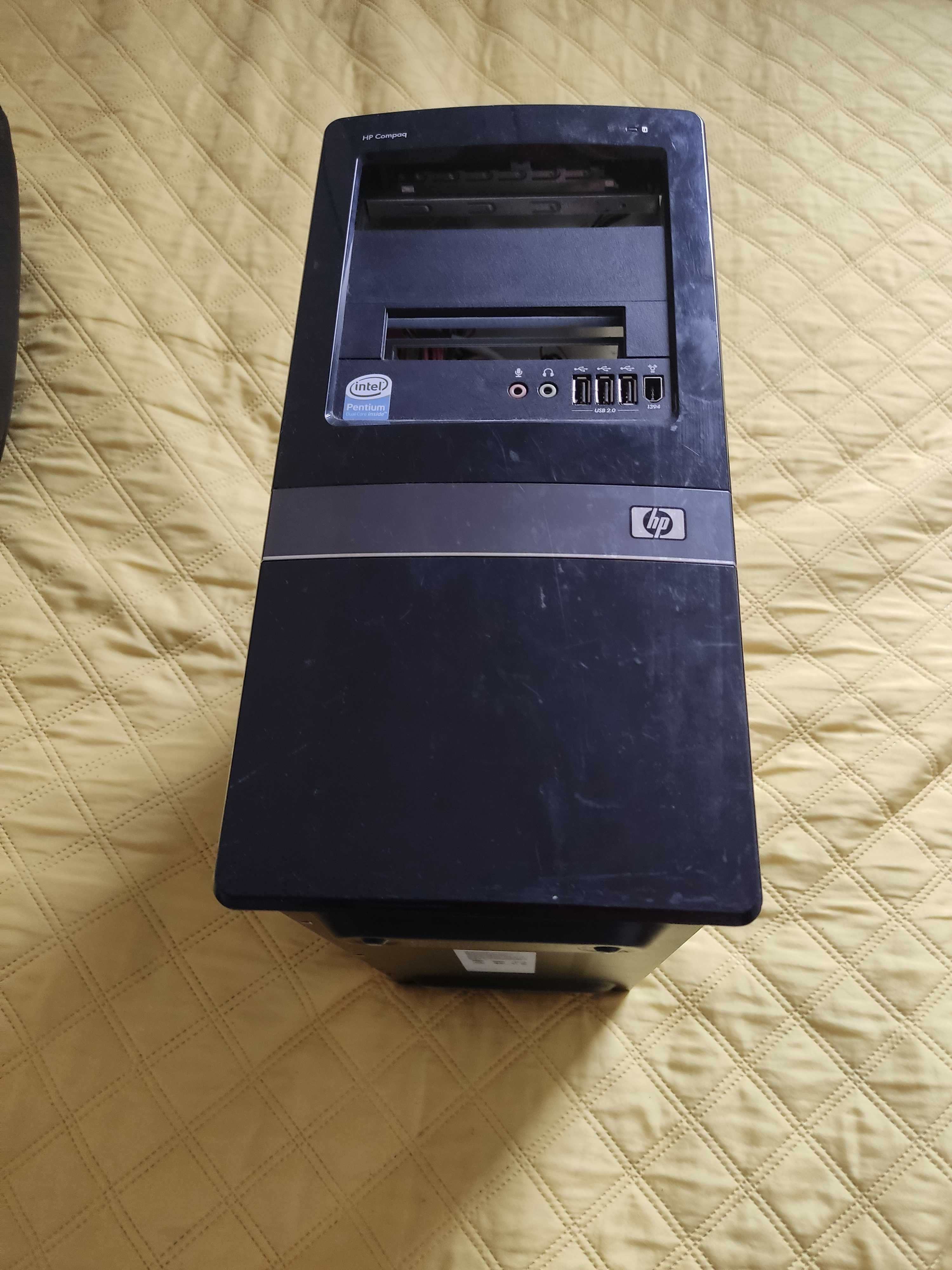 Obudowa HP Compaq DX7500 z płytą główną i procesorem.