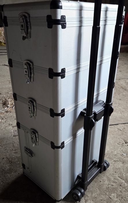 Profesjonalny, modułowy kufer  na kółkach