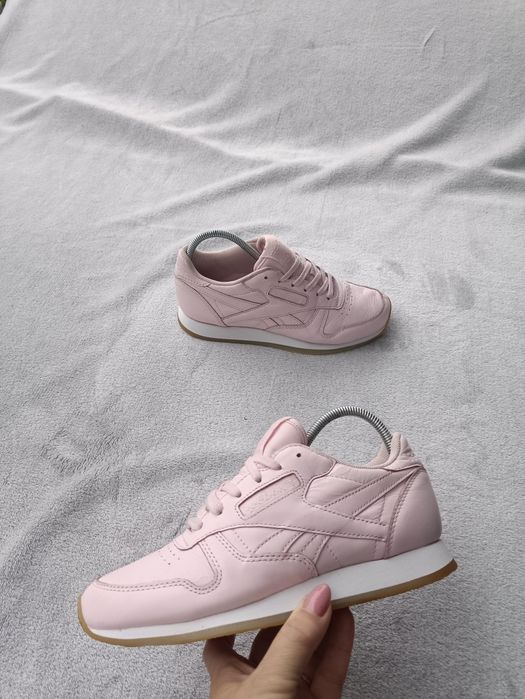 Жіночі кросівки шкіра Reebok р36