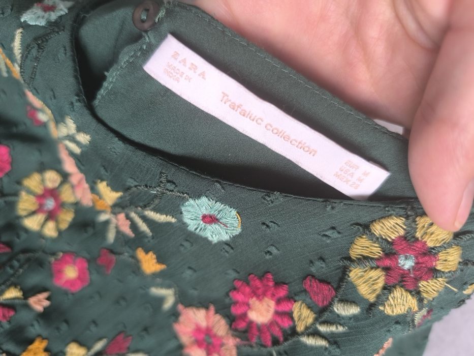 Sukienka haftowana ZARA zielona