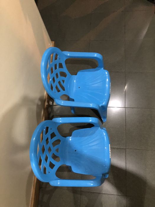 2 cadeiras de criança