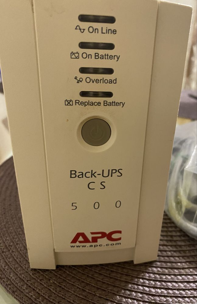 Источник бесперебойного питания APC Back-UPS CS 500VA, 230V