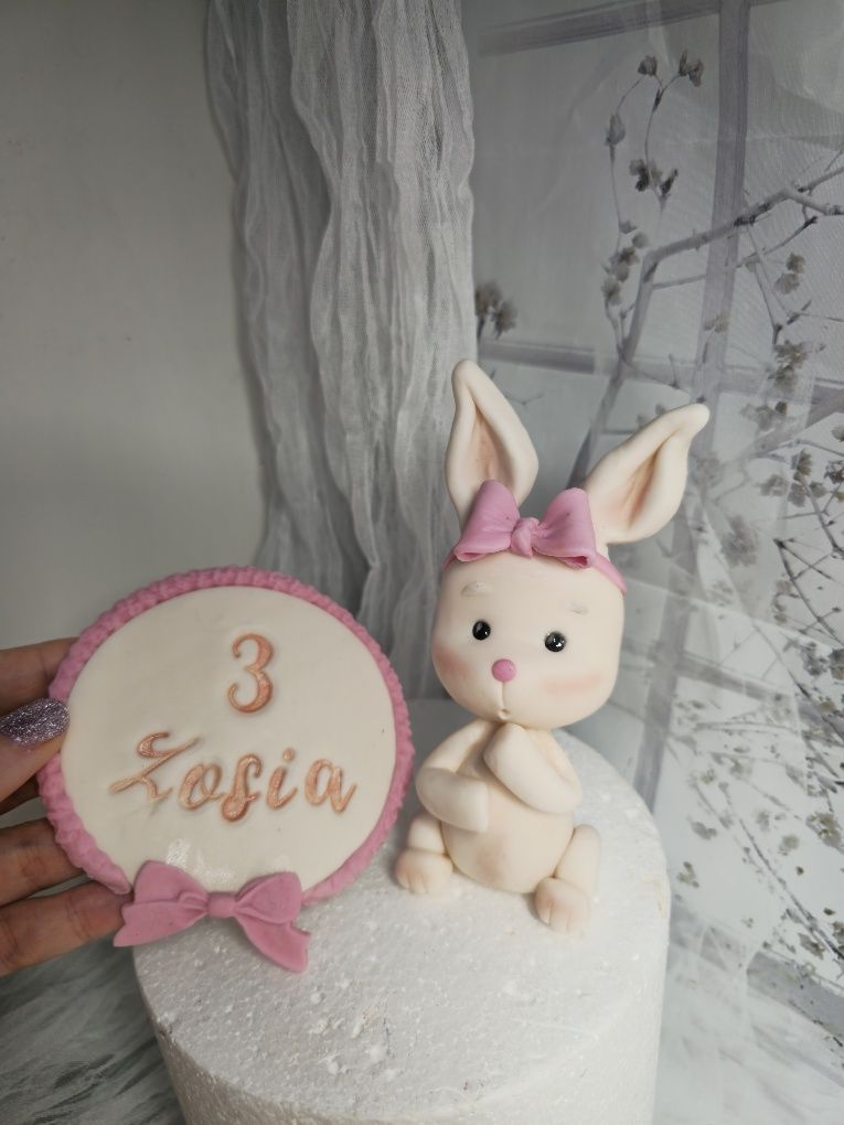 Tabliczki personalizowane z imieniem zł masy cukrowej na tort