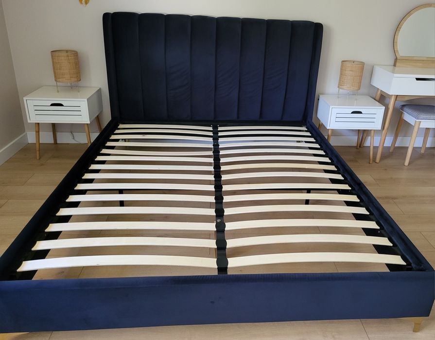 Meble sypialnia+2 komody+oświetlenie+telewizor 47cali