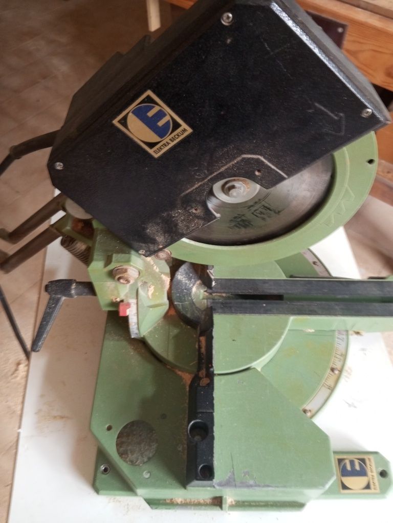 Máquina meia esquadriaa