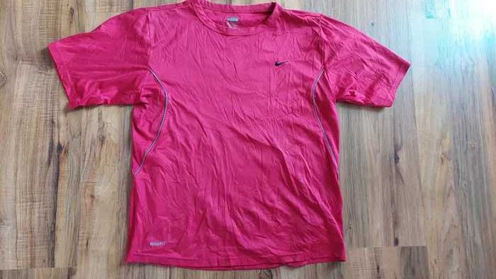Koszulka sportowa Nike Fit Dry rozmiar S  czerwona