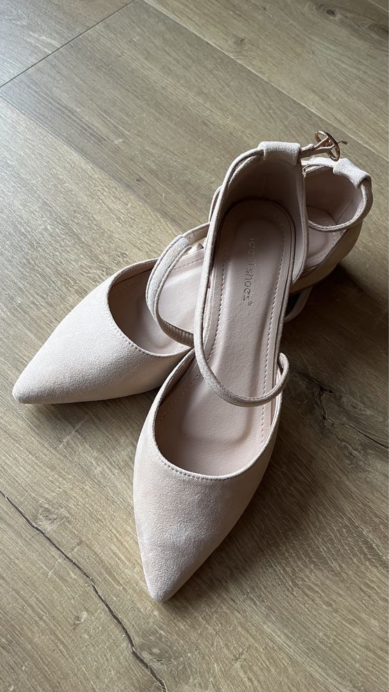 Buty eleganckie zamsz nude