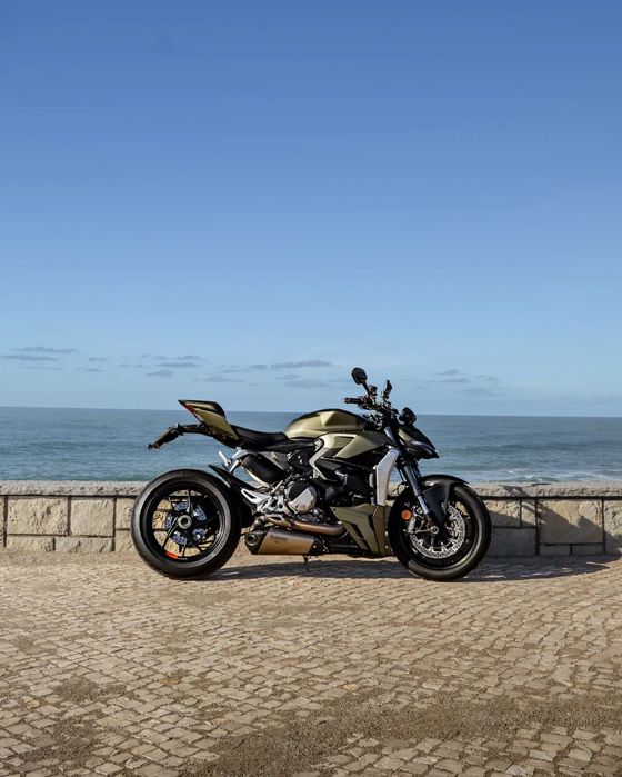 Ducati Streetfighter V2