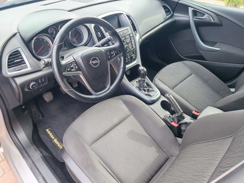 Opel Astra J 1,6л дизель 2014р. Не бита!