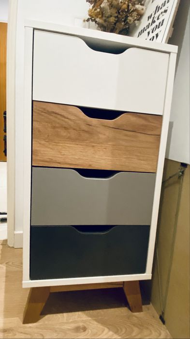 Cómoda madeira com 4 gavetas