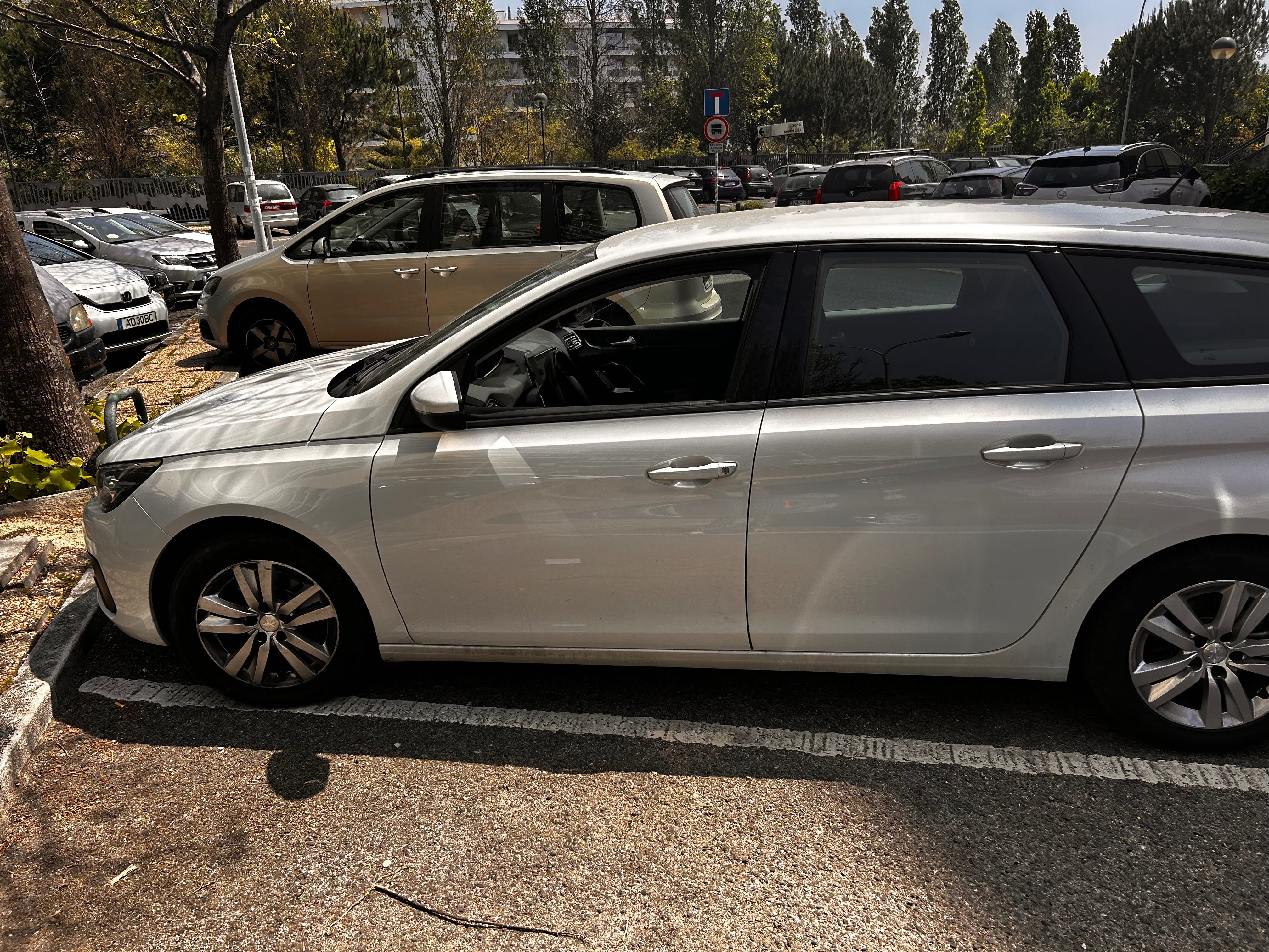 Oportunidade carrinha branco pérola