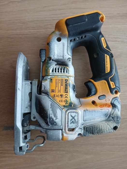 Wyrzynarka DeWalt dcs334