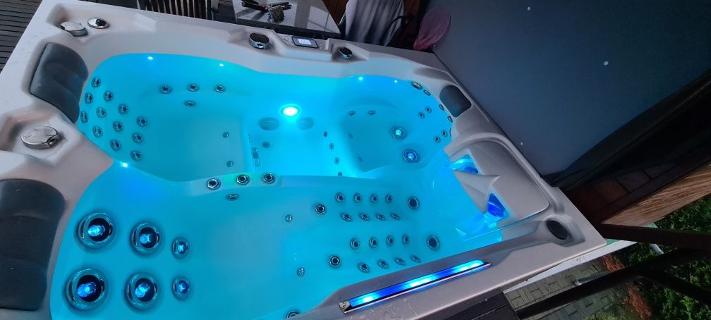 Jacuzzi ogrodowe infinitas  16000€ MB300 na zewnątrz