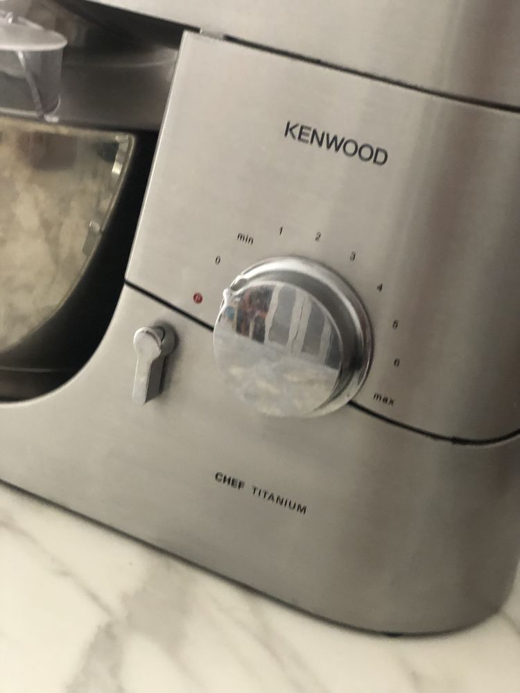 Продам кухонный комбаин Kenwood