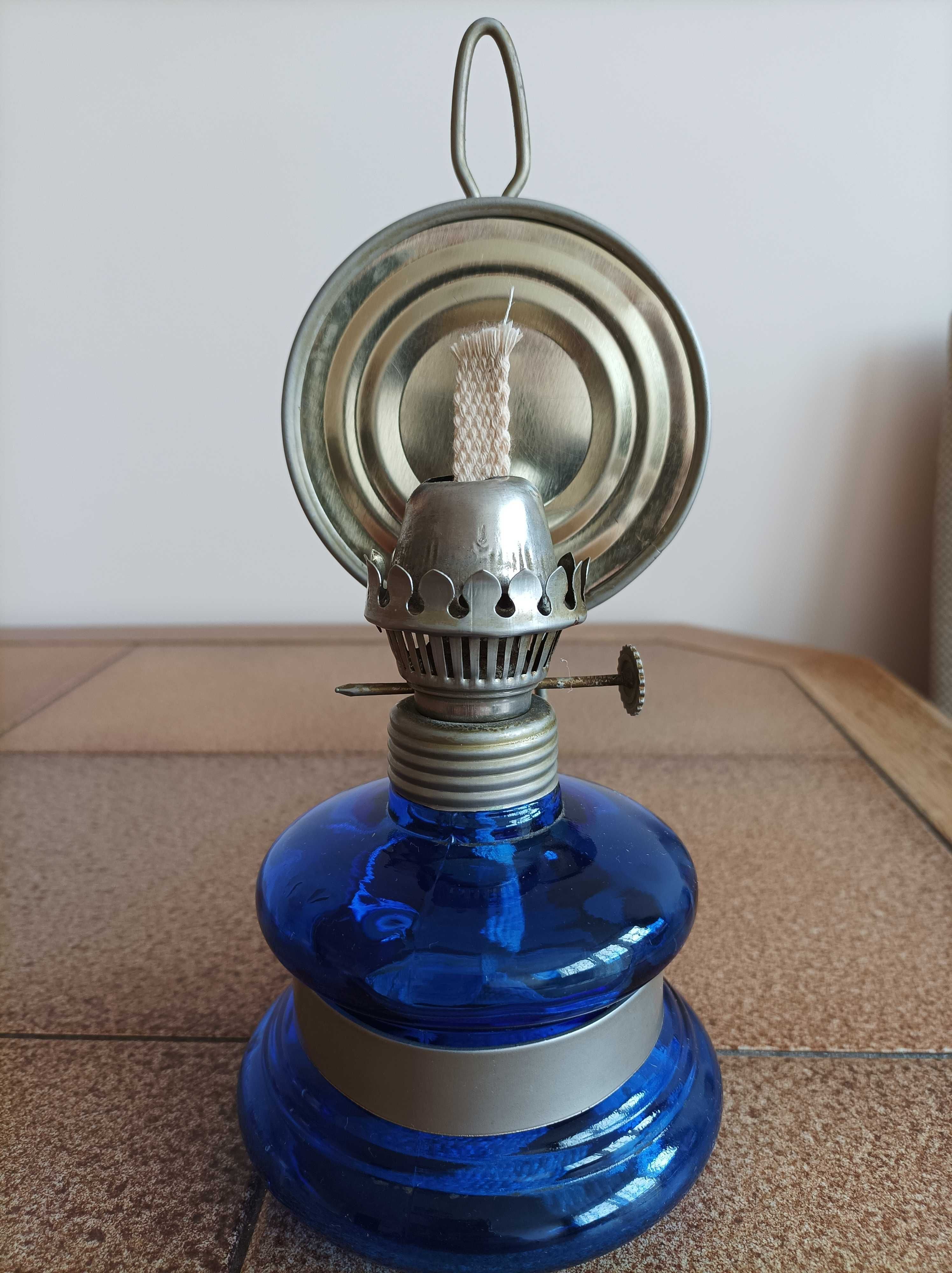 Szklana lampa naftowa z czasów PRL