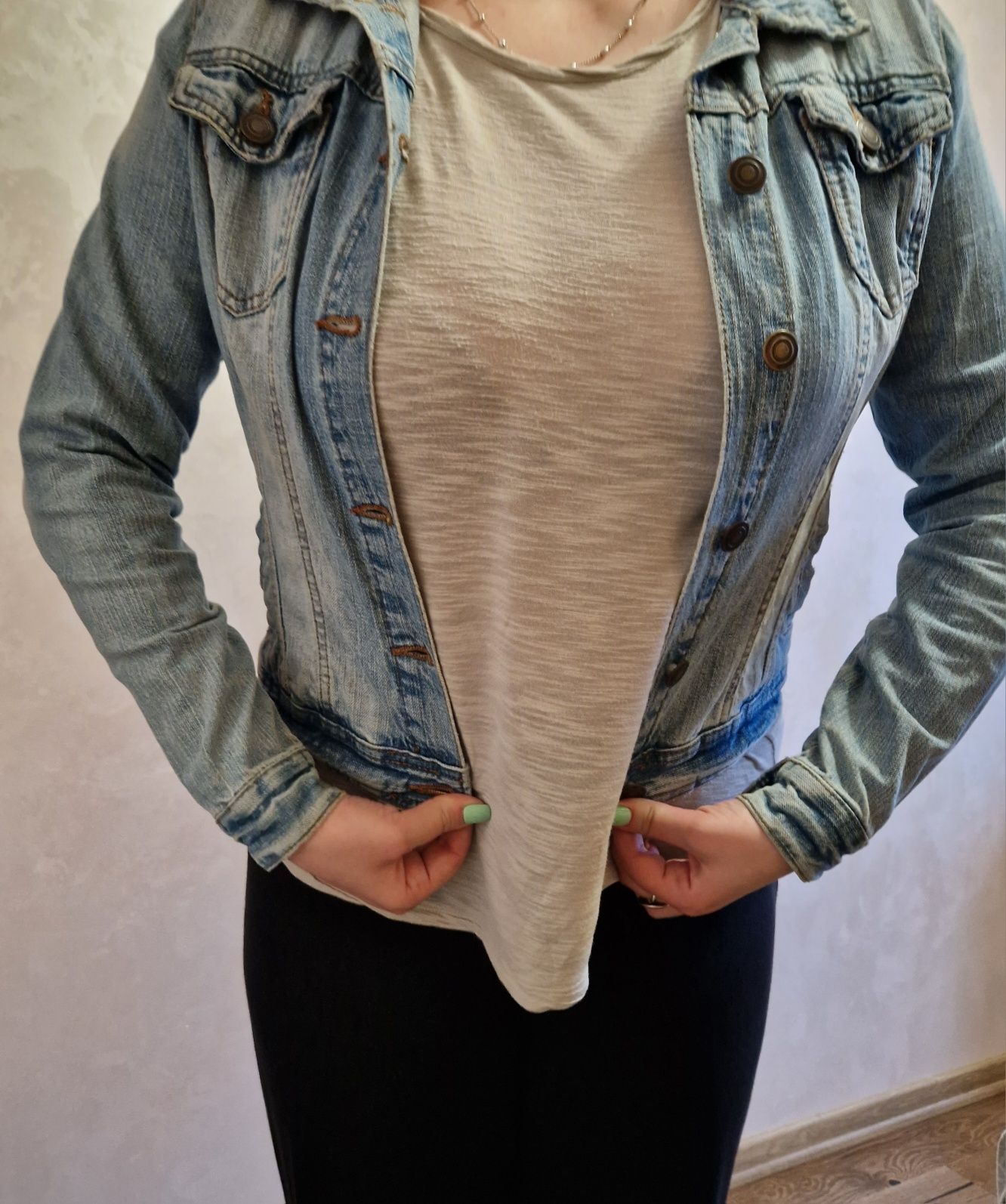 Куртка джинсова жіноча розмір М