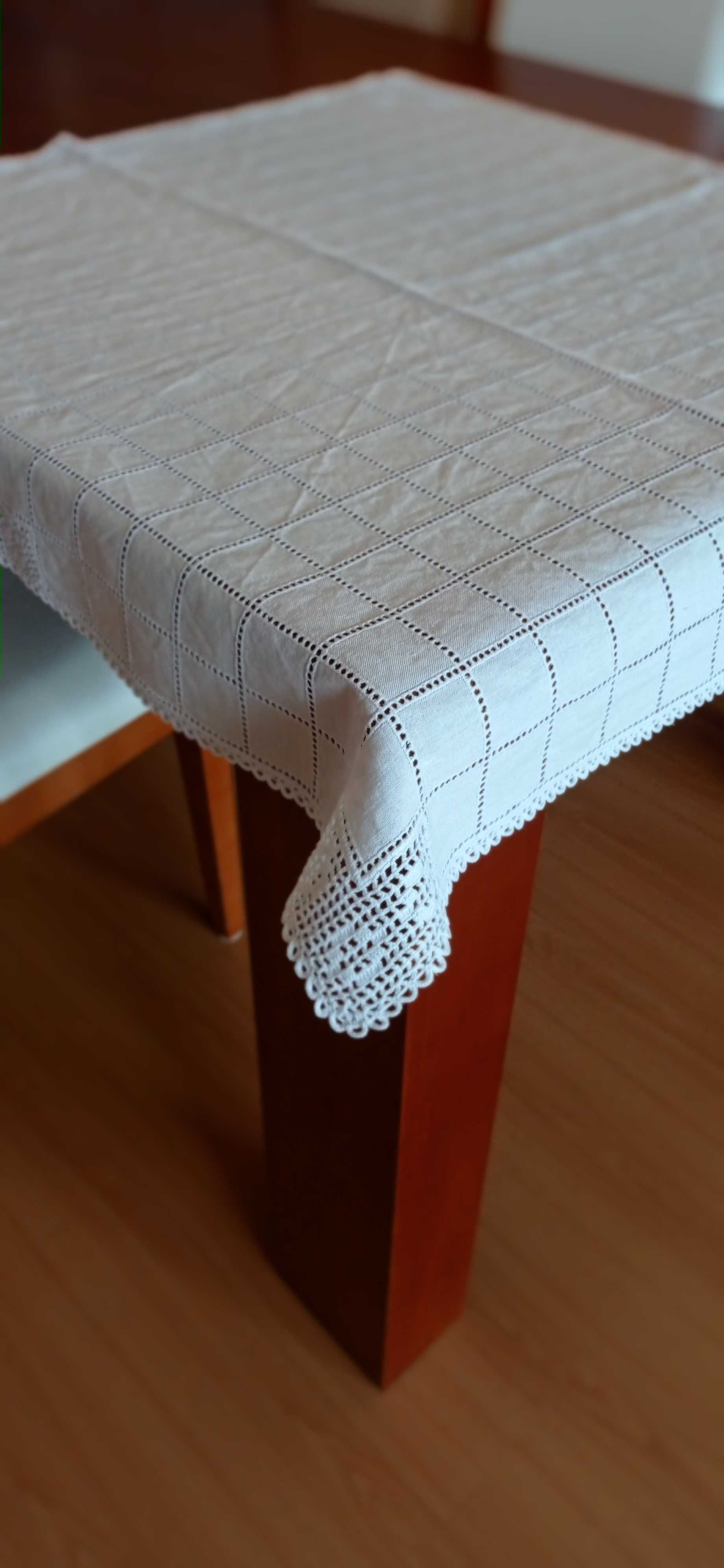 Toalha em linho com renda