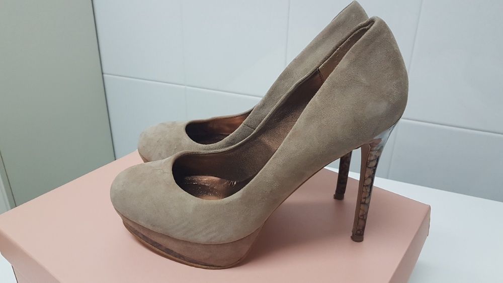 Sapatos Zara praticamente novos