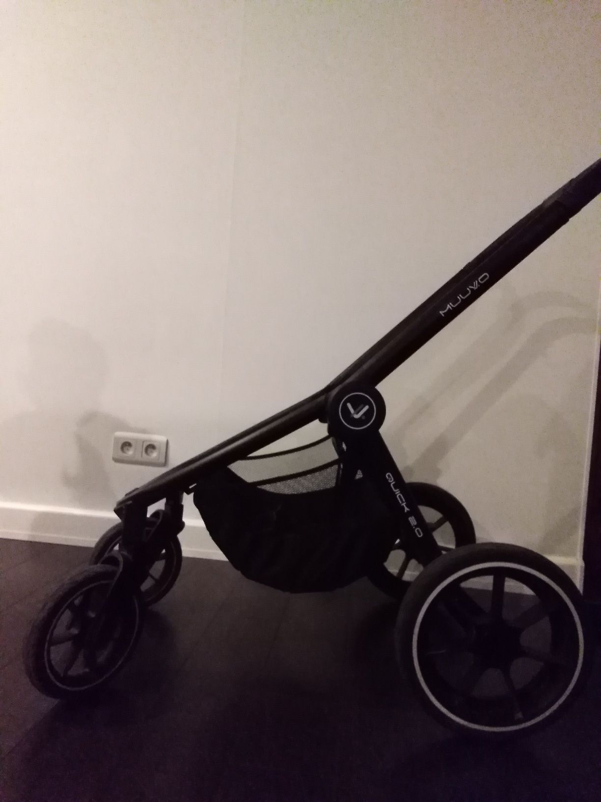 Wózek MuuvoQuick 2.0 3 w 1, z fotelikiem Maxi Cosi i bazą Isofix