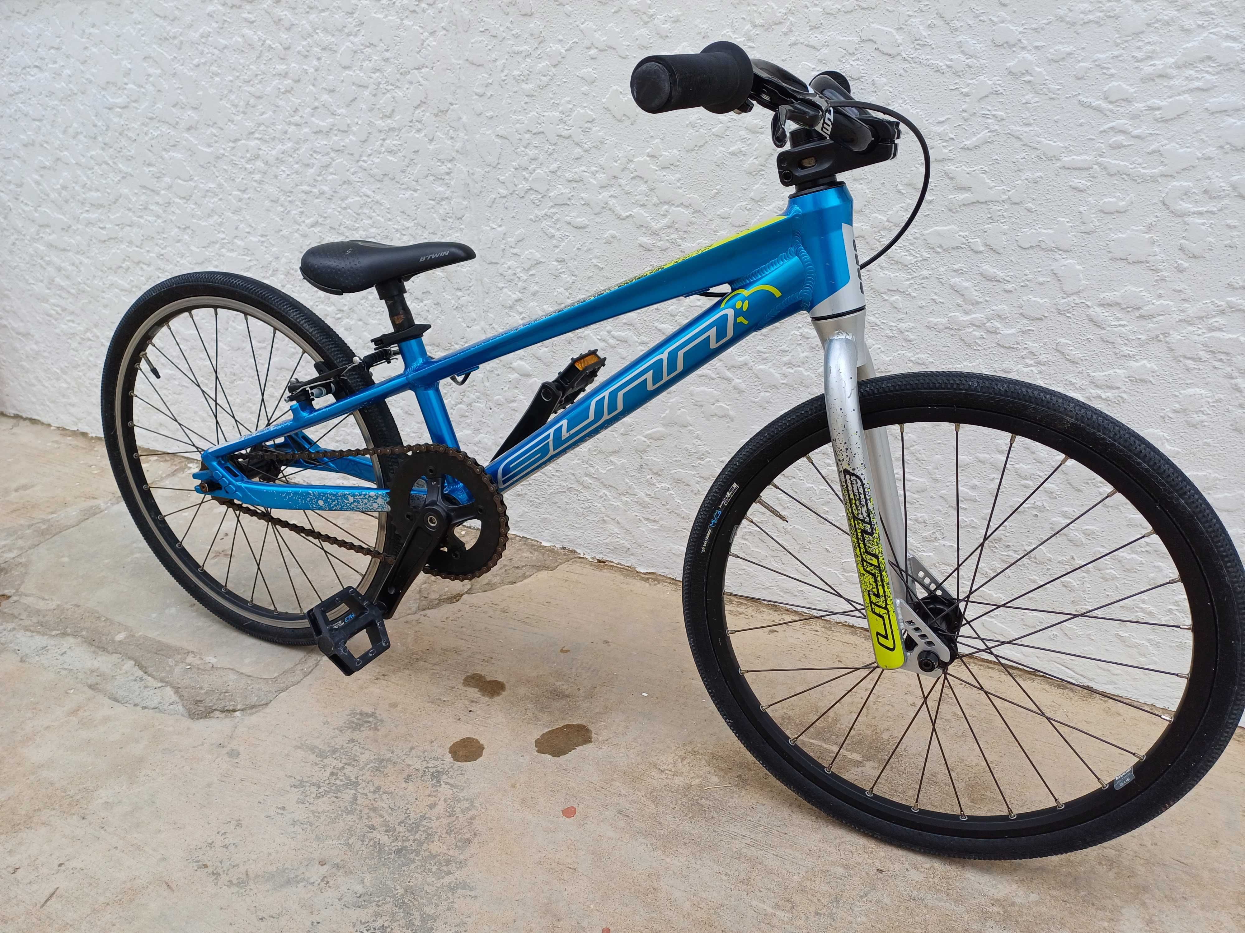 Bicicleta BMX corrida