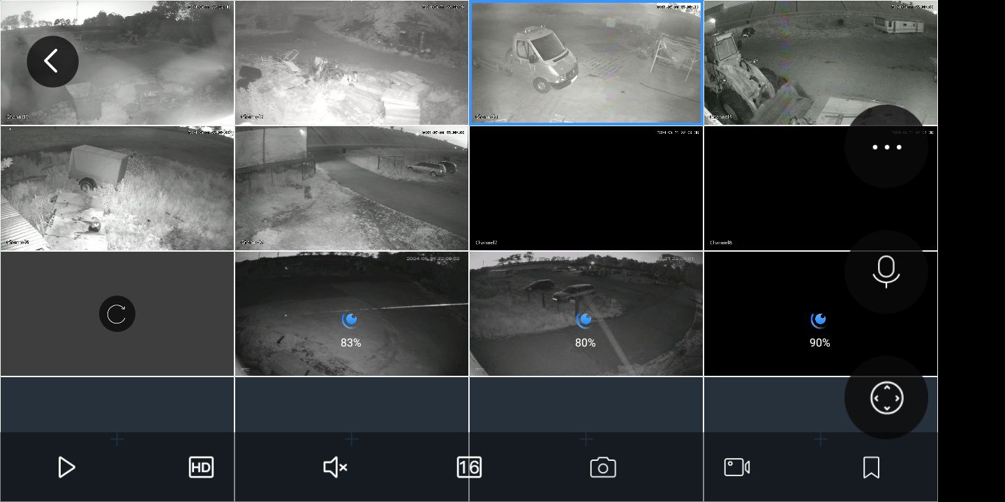 Plac utwardzony z garażami