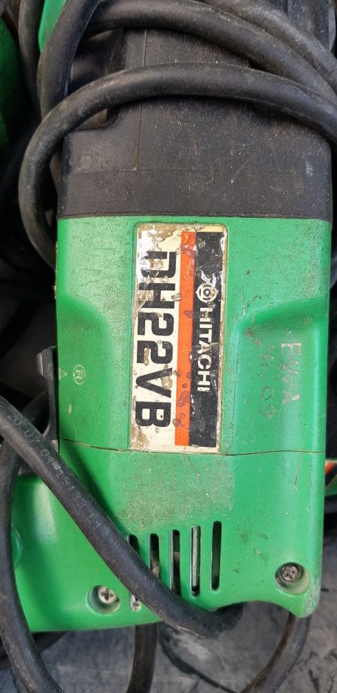 Профессиональный перфоратор, дрель марки Hitachi
