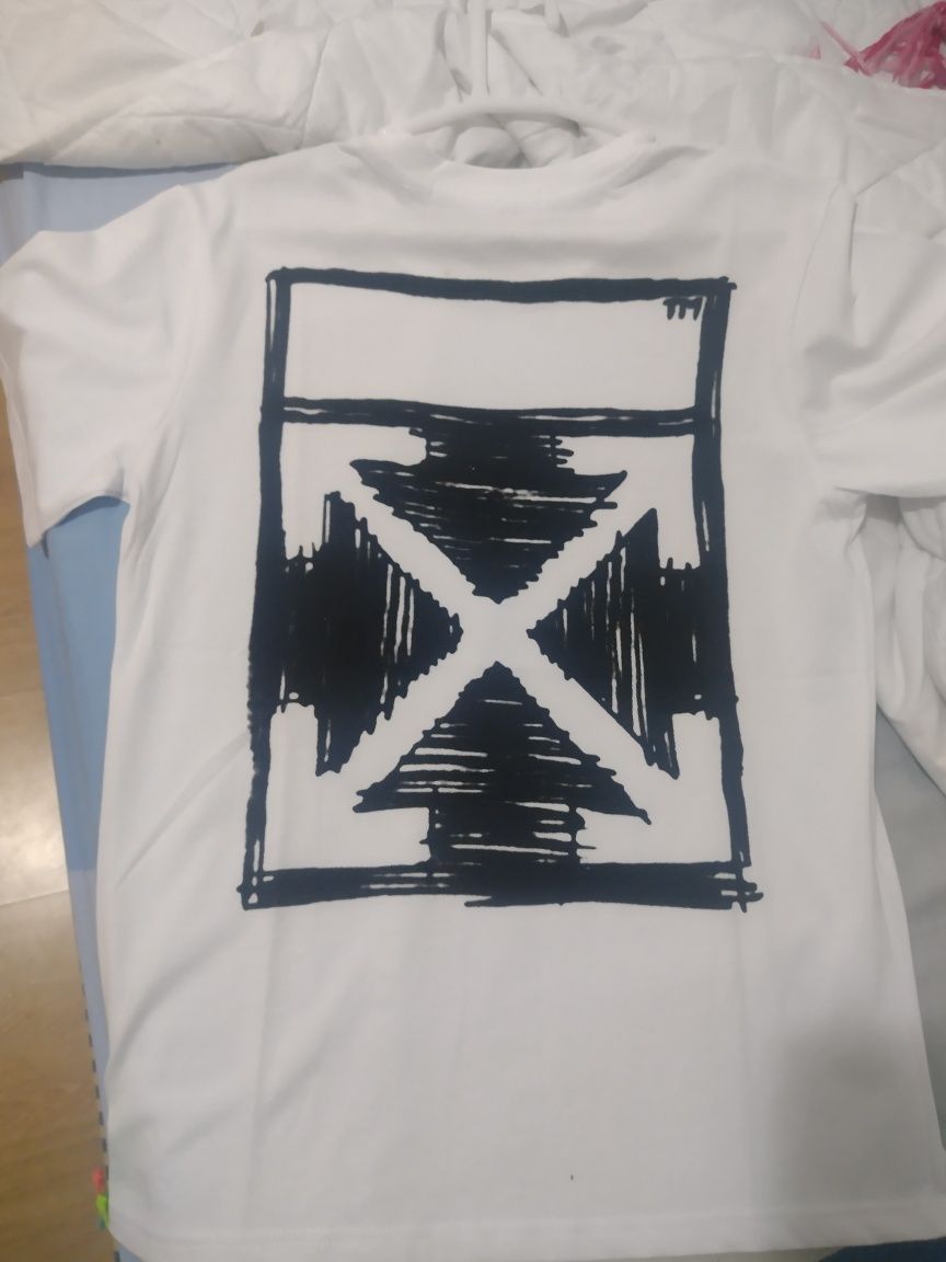 Off-White T-shirt