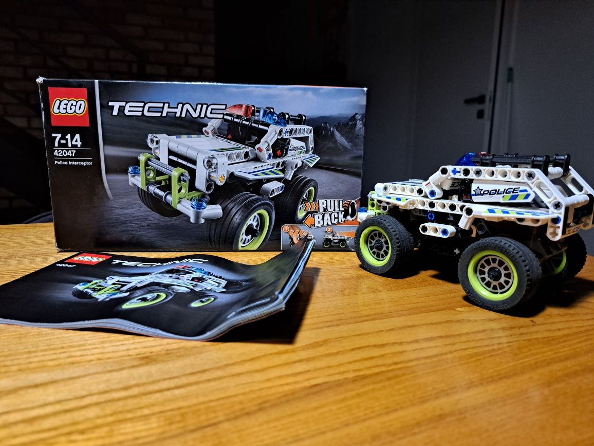 Sprzedam klocki LEGO Technic 42047 - police interceptor