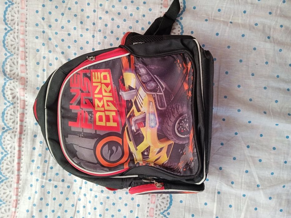 Портфель рюкзак для хлопчика початкових класів