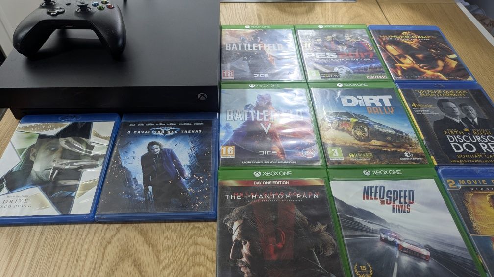 XBOX ONE X 1TB + Jogos + Blu-rays