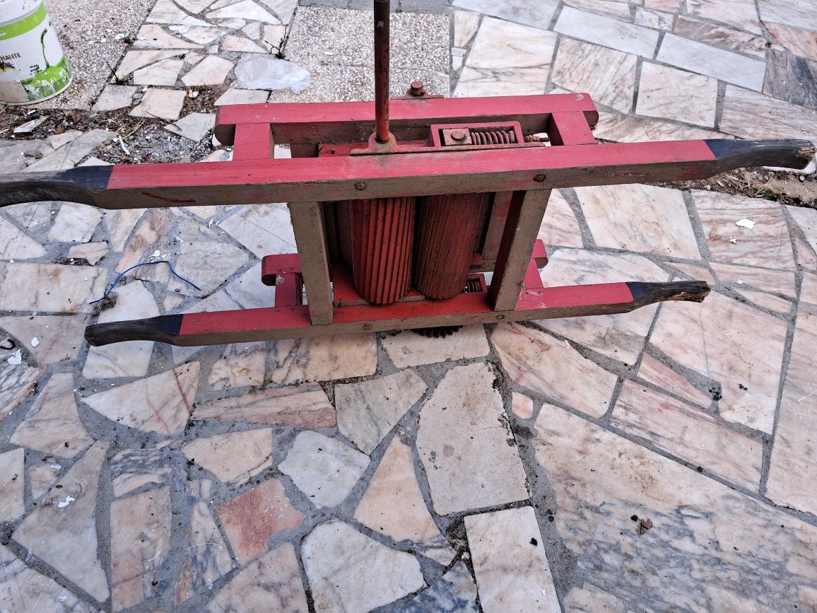 Máquina para esmagar uvas