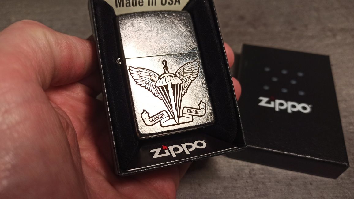 Створи свій стиль з персоналізованою запальничкою Zippo.