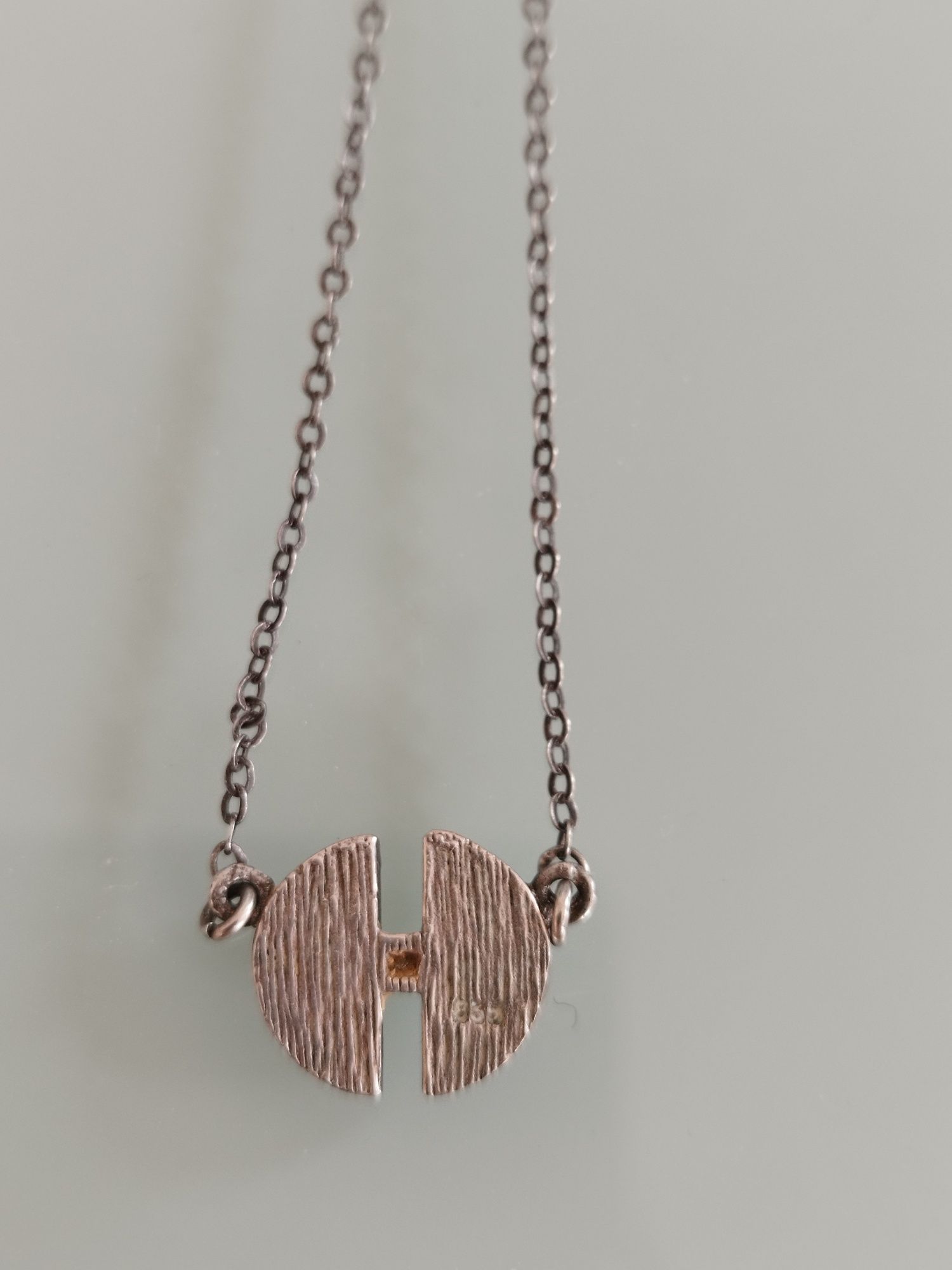 Lindo colar de prata vintage dos anos 70.