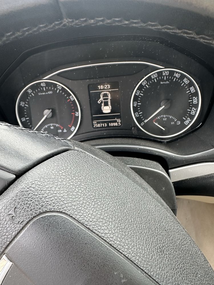 Skoda Octavia 1.8 benzyna 160 km, dodatkowo drugi komplet kół