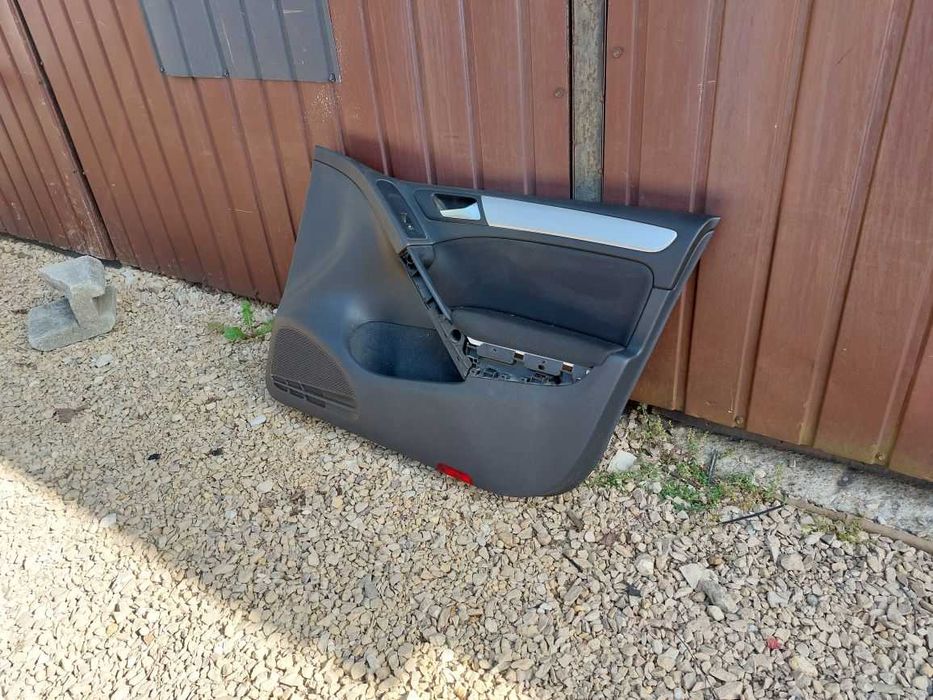 VW GOLF VI 6 2010r boczek tapicerka drzwi prawy przód