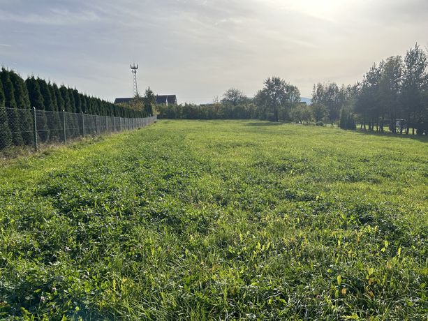 Sprzedam działkę budowlaną 30a  /40km od Krakowa ,prosty teren