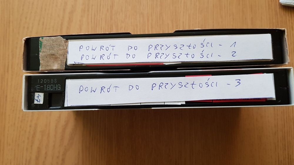 Kasety wideo VHS z filmami "Powrót do Przyszłości" cz. 1, 2, 3